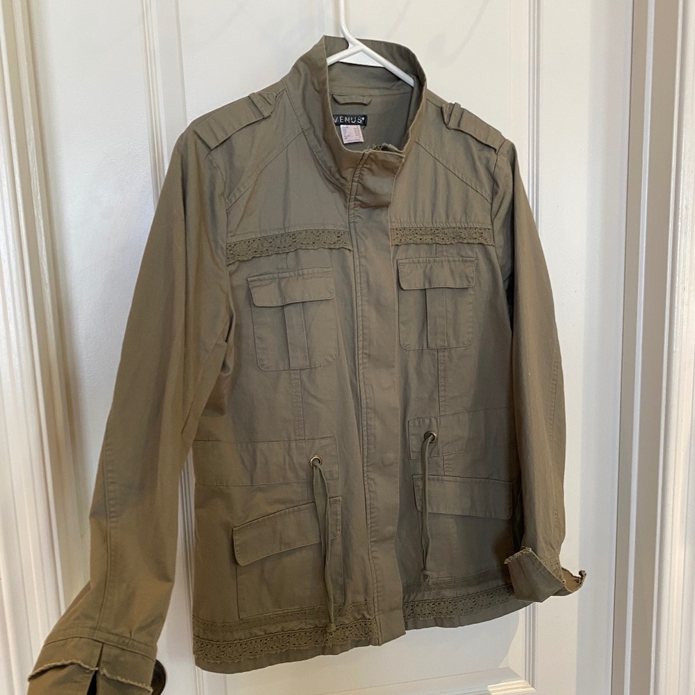 Khaki / Olive Green front zip light Jacket. Sz M from Venus. Rugged, with lace.